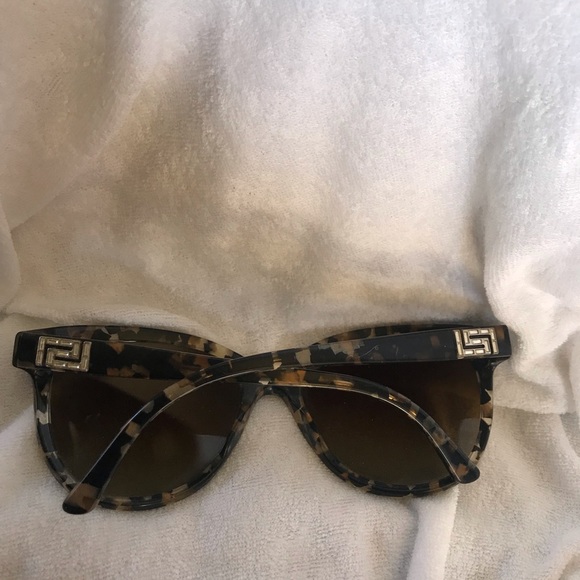 Versace Sunglasses 4246-B - Picture 4 of 8